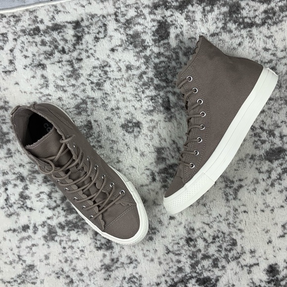 grey frilly converse